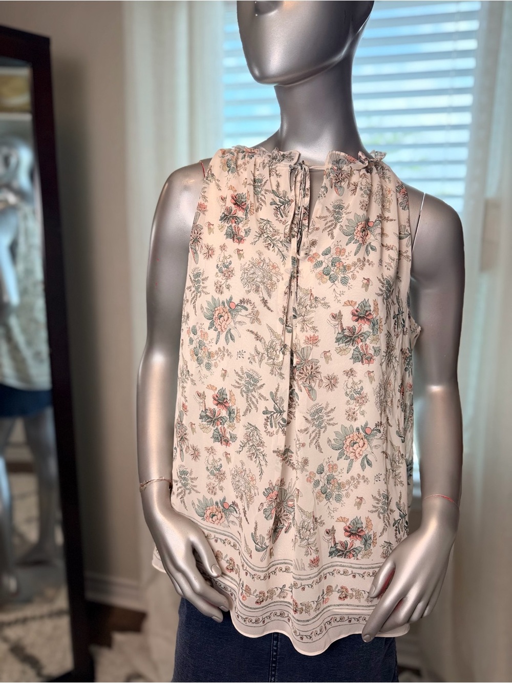 Max Studio Floral Sleeveless Blouse Large Boho Tie Neck Cream Ivory Cottagecore